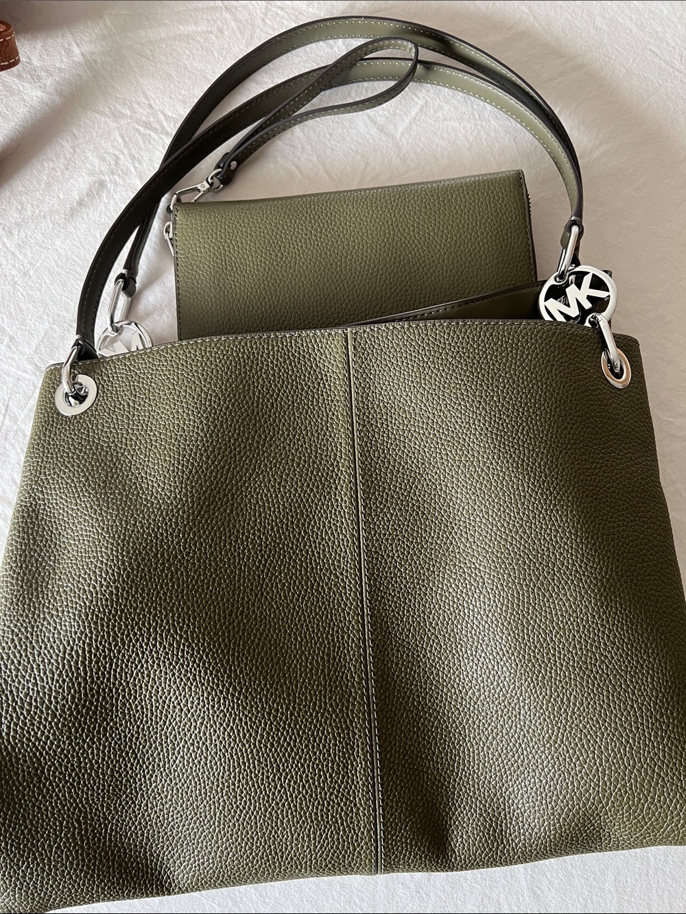 NWOT Michael Kors shoulder bag matching wallet in olive green - Picture 2 of 4